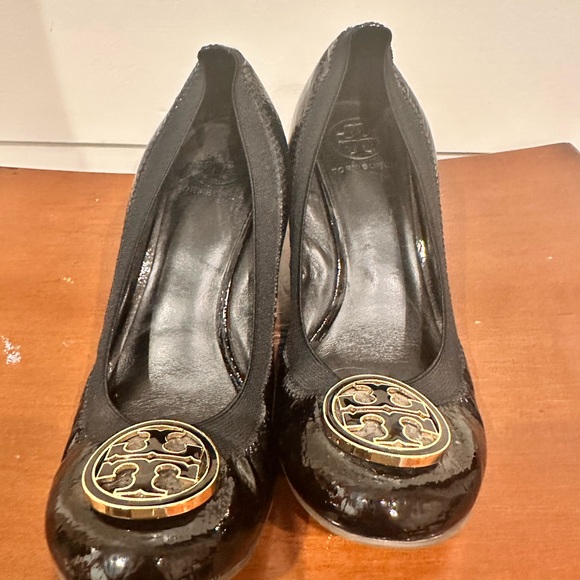 Tory Burch Wedges. Ladies 8.5 - Picture 2 of 12